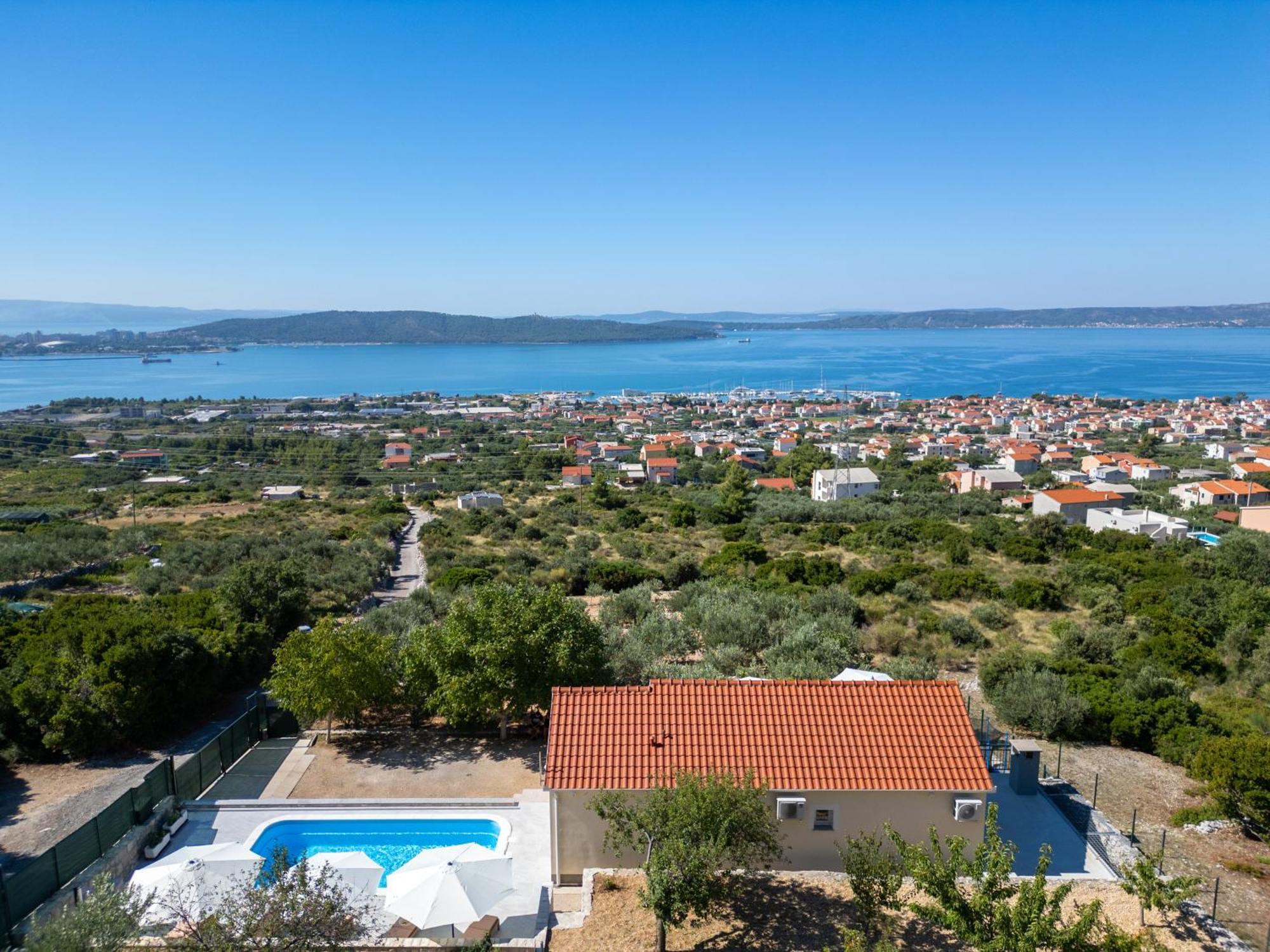 Private Villa Golden Hour With A View Of Split Area Kastel Sucurac Exterior photo