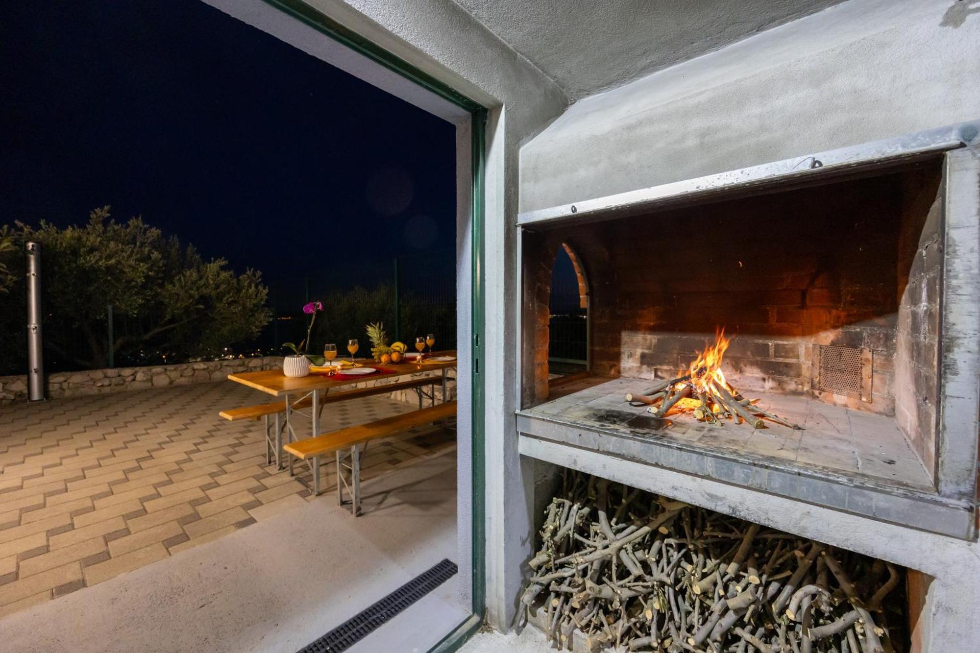 Private Villa Golden Hour With A View Of Split Area Kastel Sucurac Exterior photo