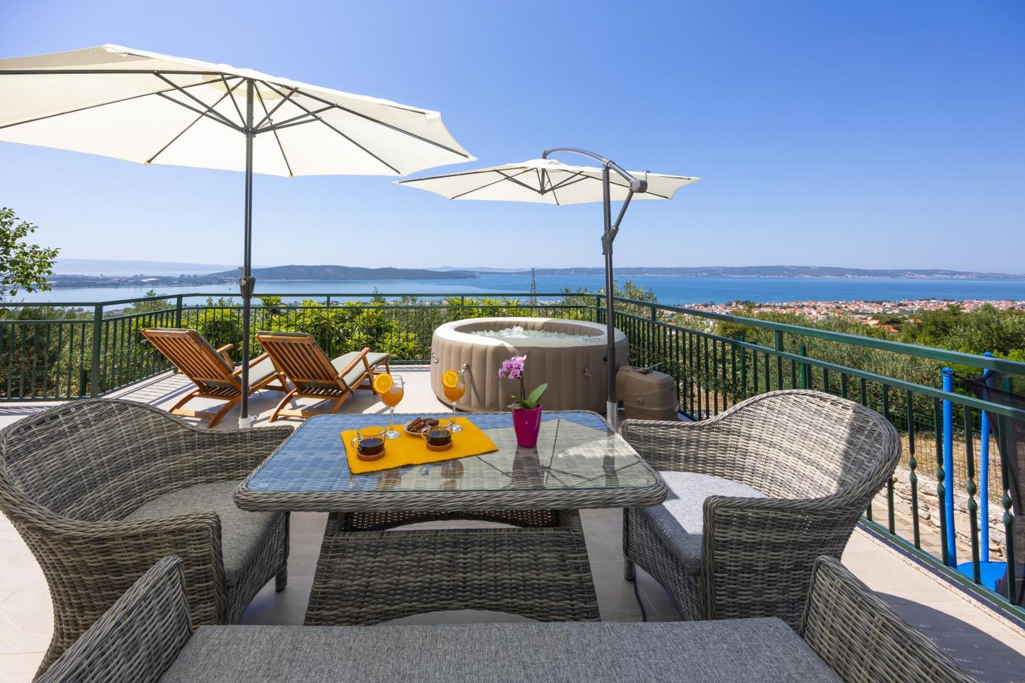 Private Villa Golden Hour With A View Of Split Area Kastel Sucurac Exterior photo